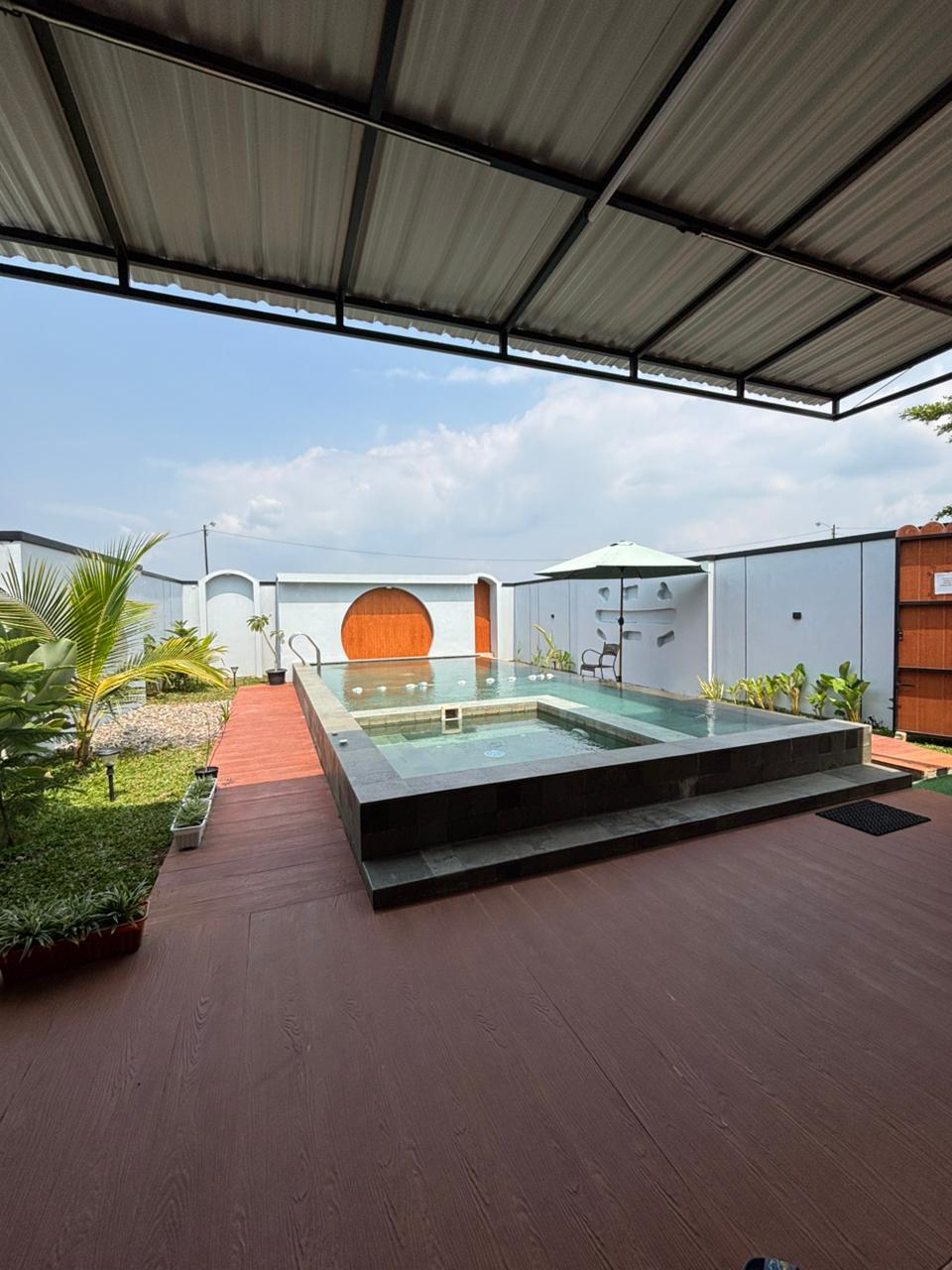 Suasana Lora House penginapan private pool Solo